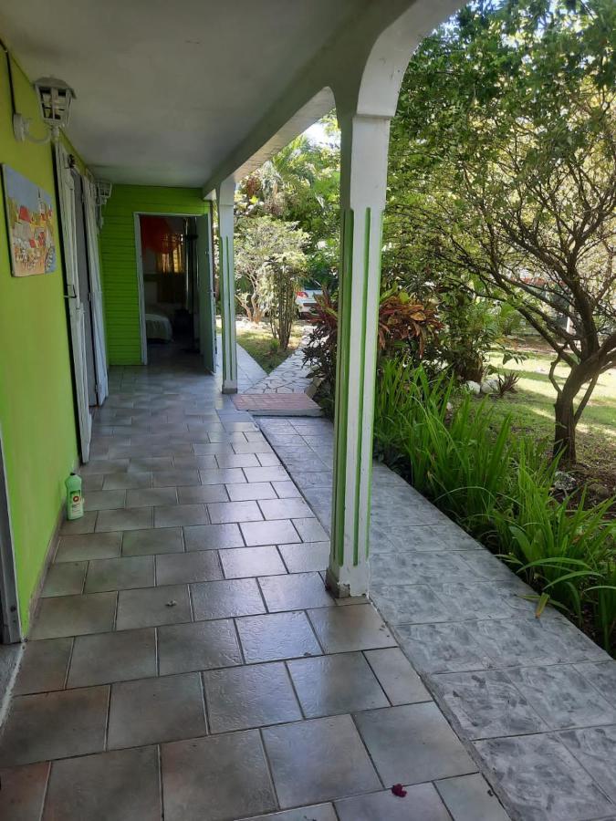 Le Jardin De Massieux Apartment Bouillante Exterior foto